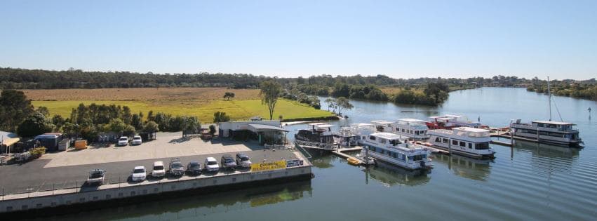Houseboats on the Coomera River, a liveaboard water budget in steel and fibreglass